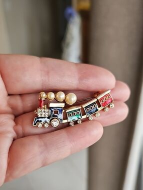 Vintage Train Sparkly And Colorful Brooch.